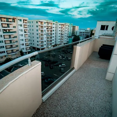 Penthouse Loft Summerland *