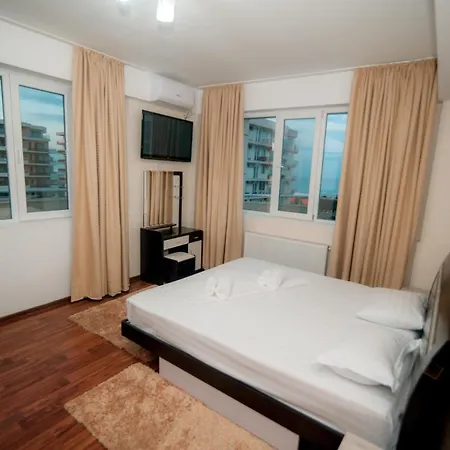Penthouse Loft Summerland Apartment *